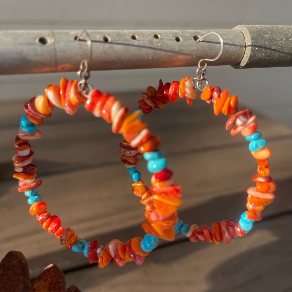 Coral & turquoise stone Large hoop earrings - Picture 5 of 5